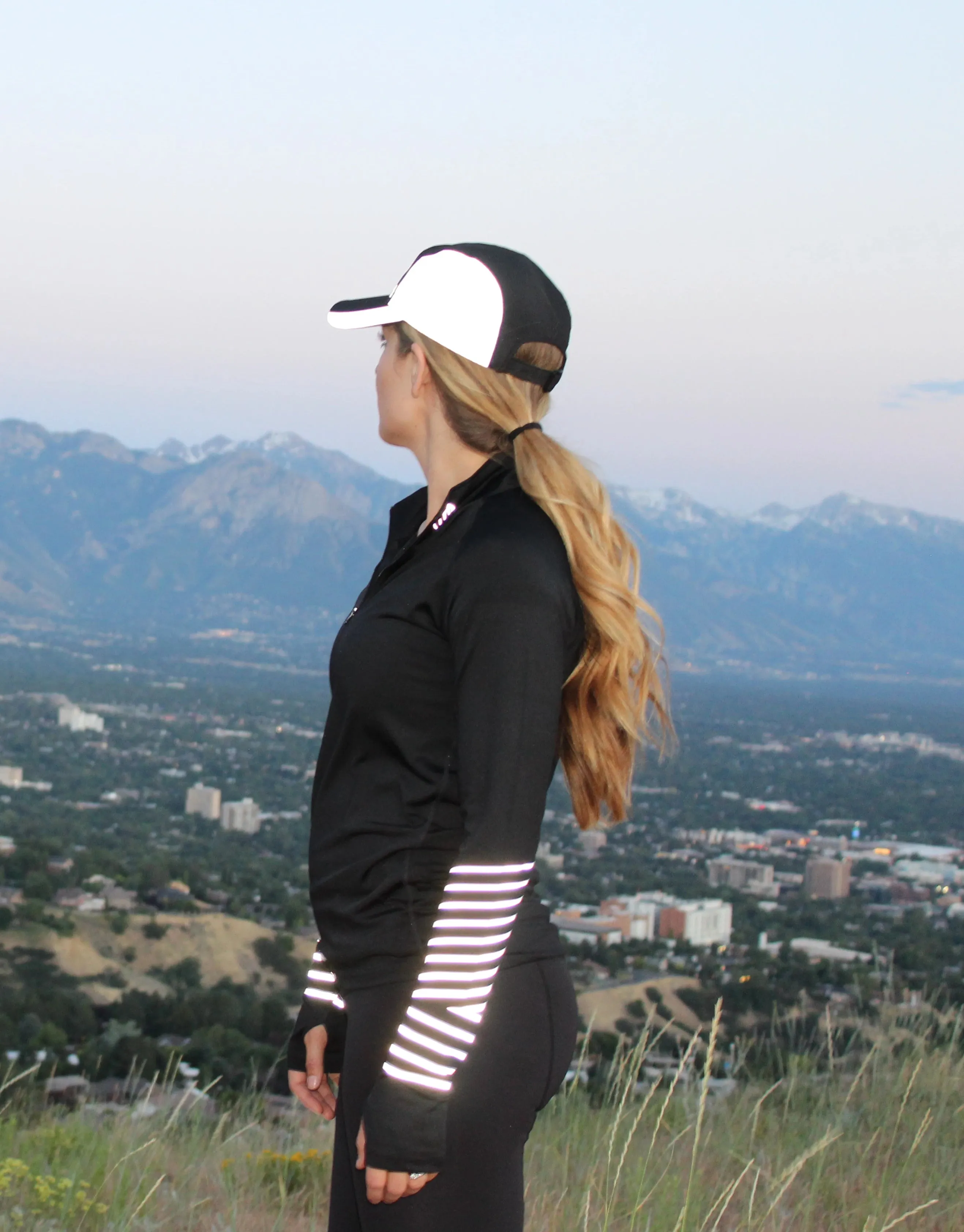 WOMEN’S REFLECTIVE LONG-SLEEVE BRITE STRIPE TOP