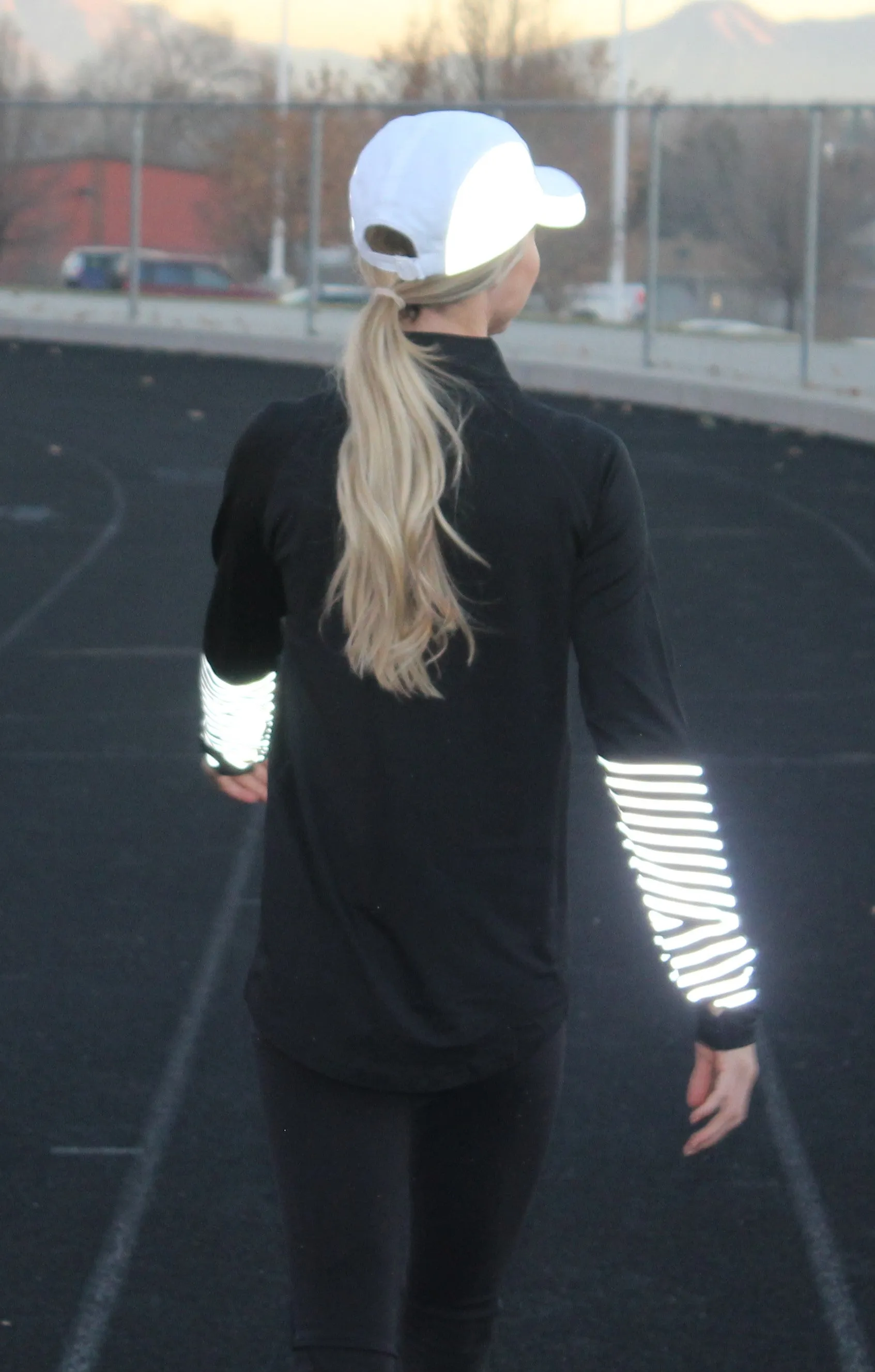 WOMEN’S REFLECTIVE LONG-SLEEVE BRITE STRIPE TOP