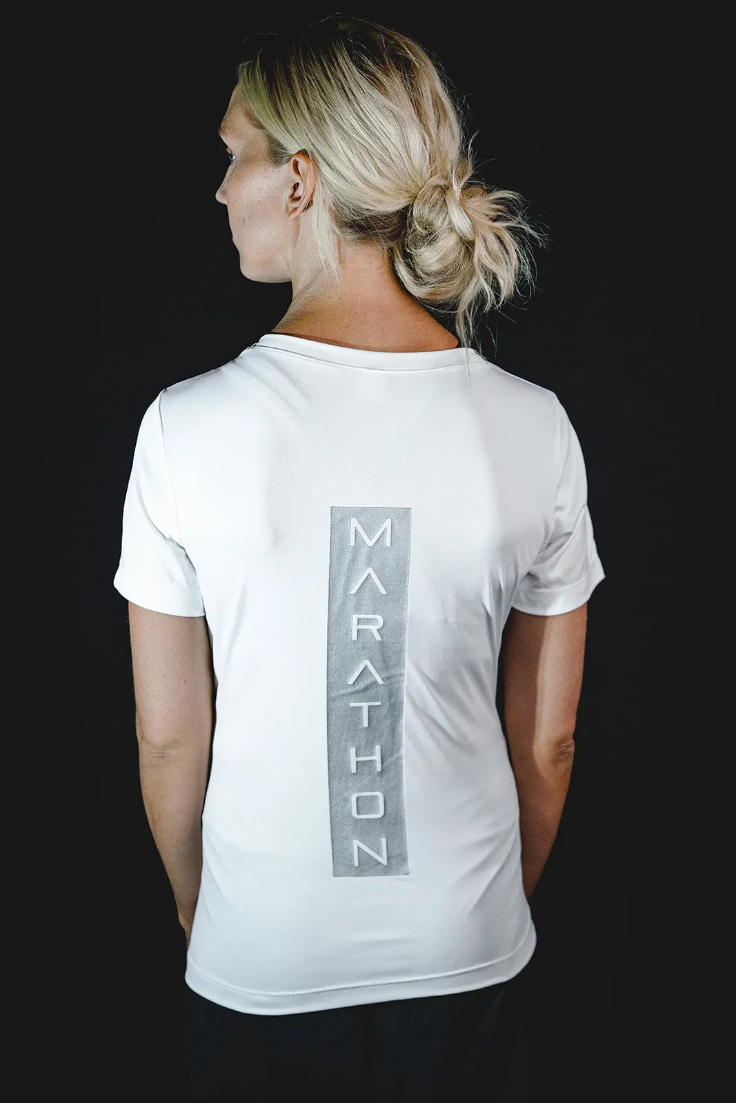 WOMEN'S REFLECTIVE MARATHON PERFORMANCE T-SHIRT