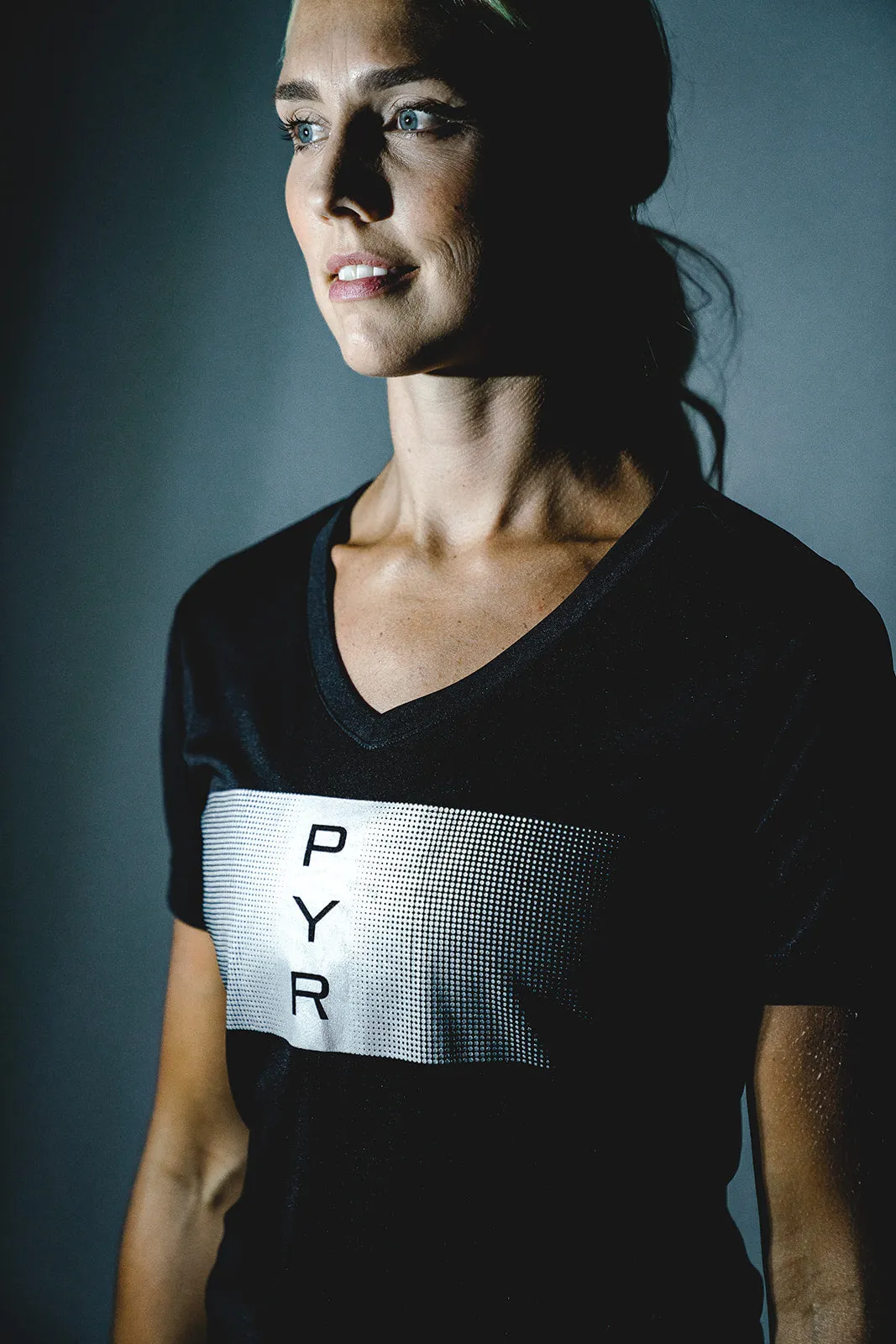 WOMEN'S REFLECTIVE MARATHON PERFORMANCE T-SHIRT