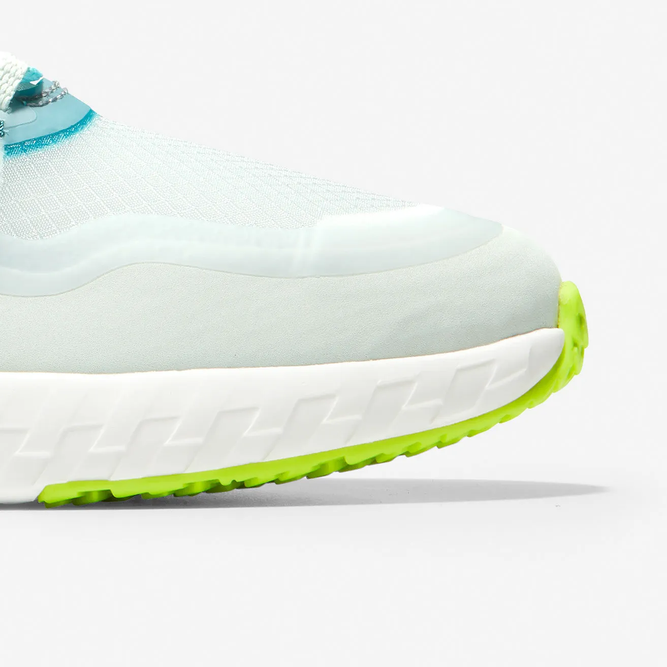ZERØGRAND Outpace Running Shoe