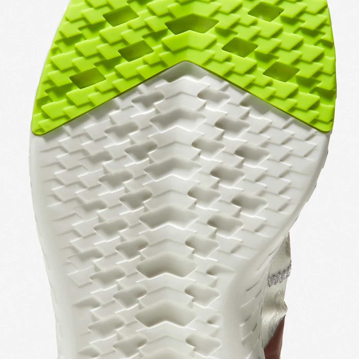ZERØGRAND Outpace Running Shoe